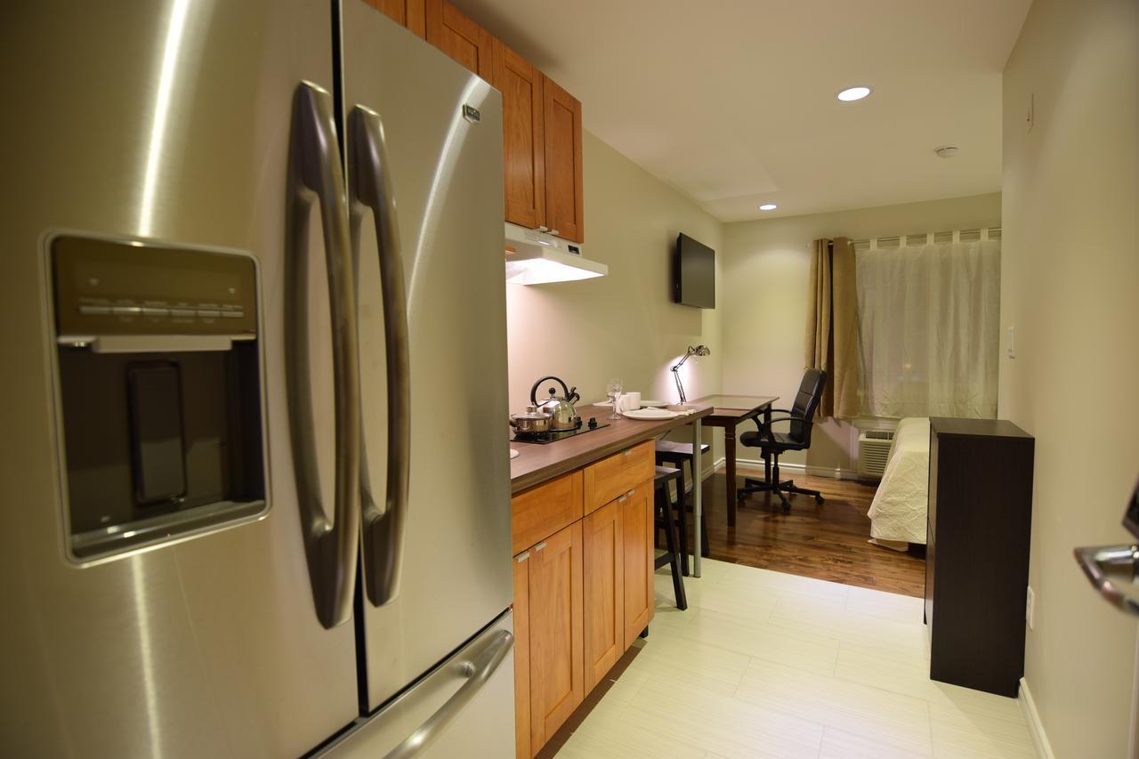 The Lion Inn & Suites Chetwynd Екстериор снимка
