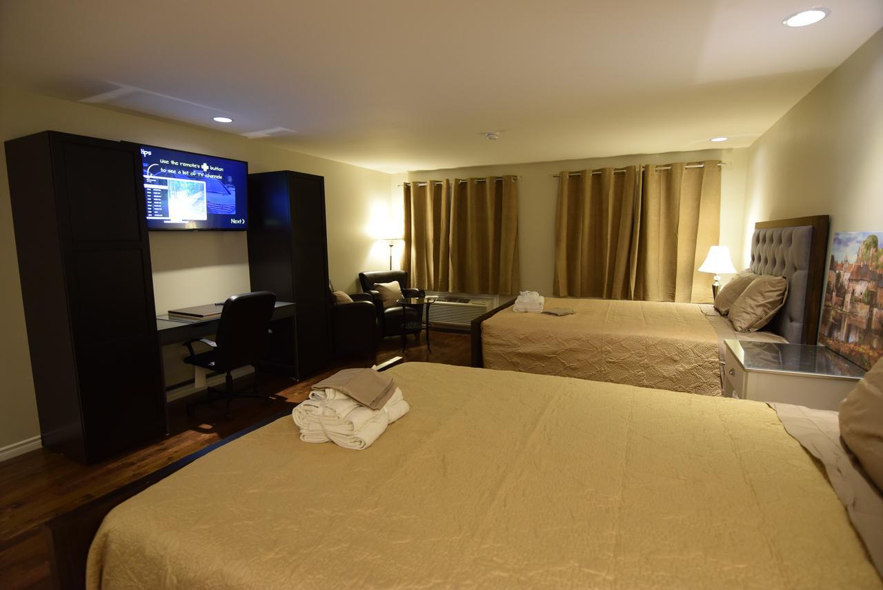 The Lion Inn & Suites Chetwynd Екстериор снимка