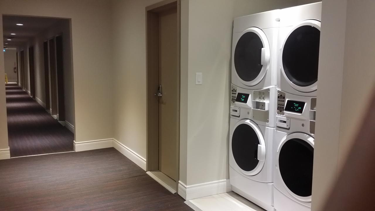 The Lion Inn & Suites Chetwynd Екстериор снимка