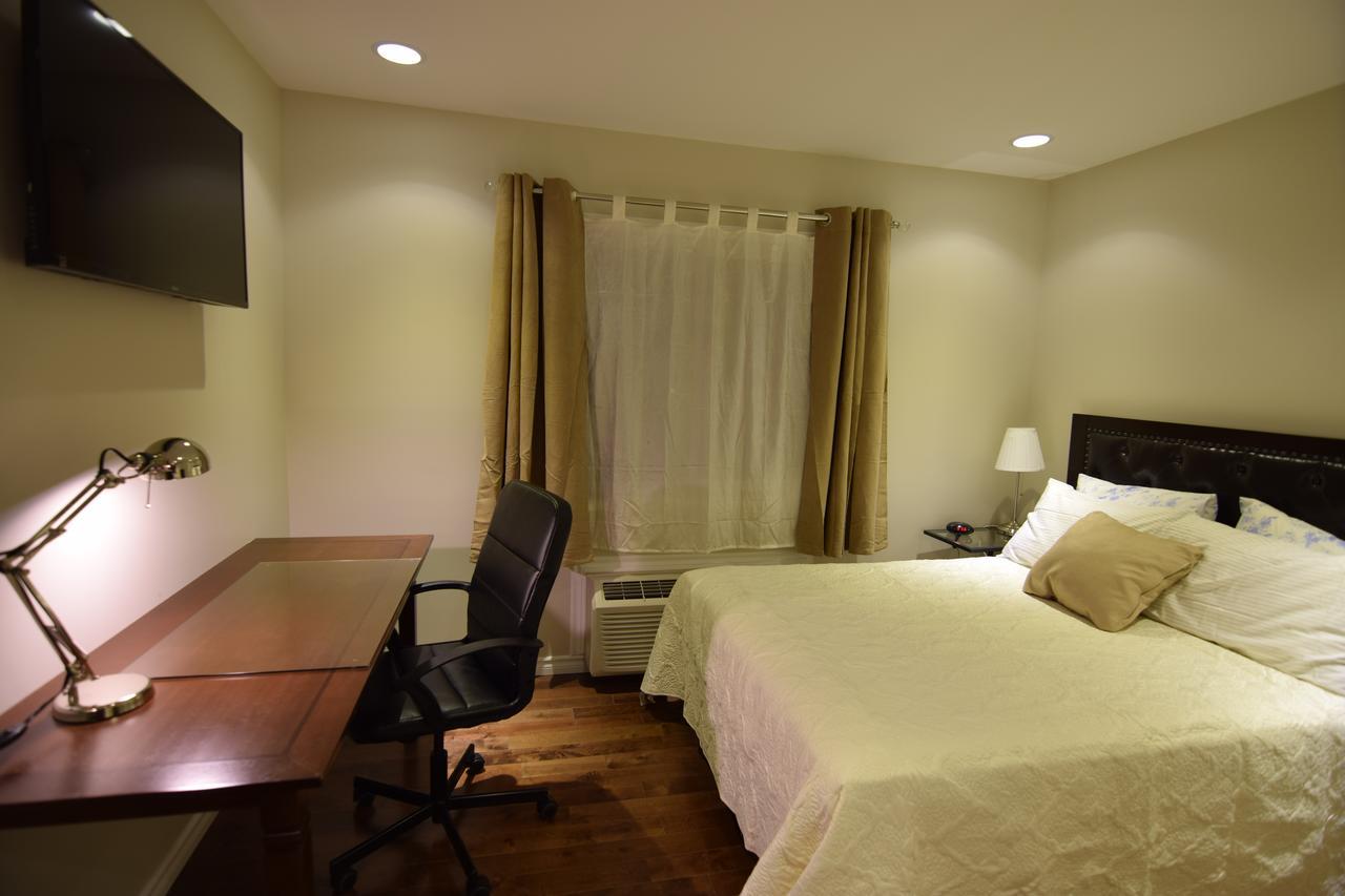 The Lion Inn & Suites Chetwynd Екстериор снимка