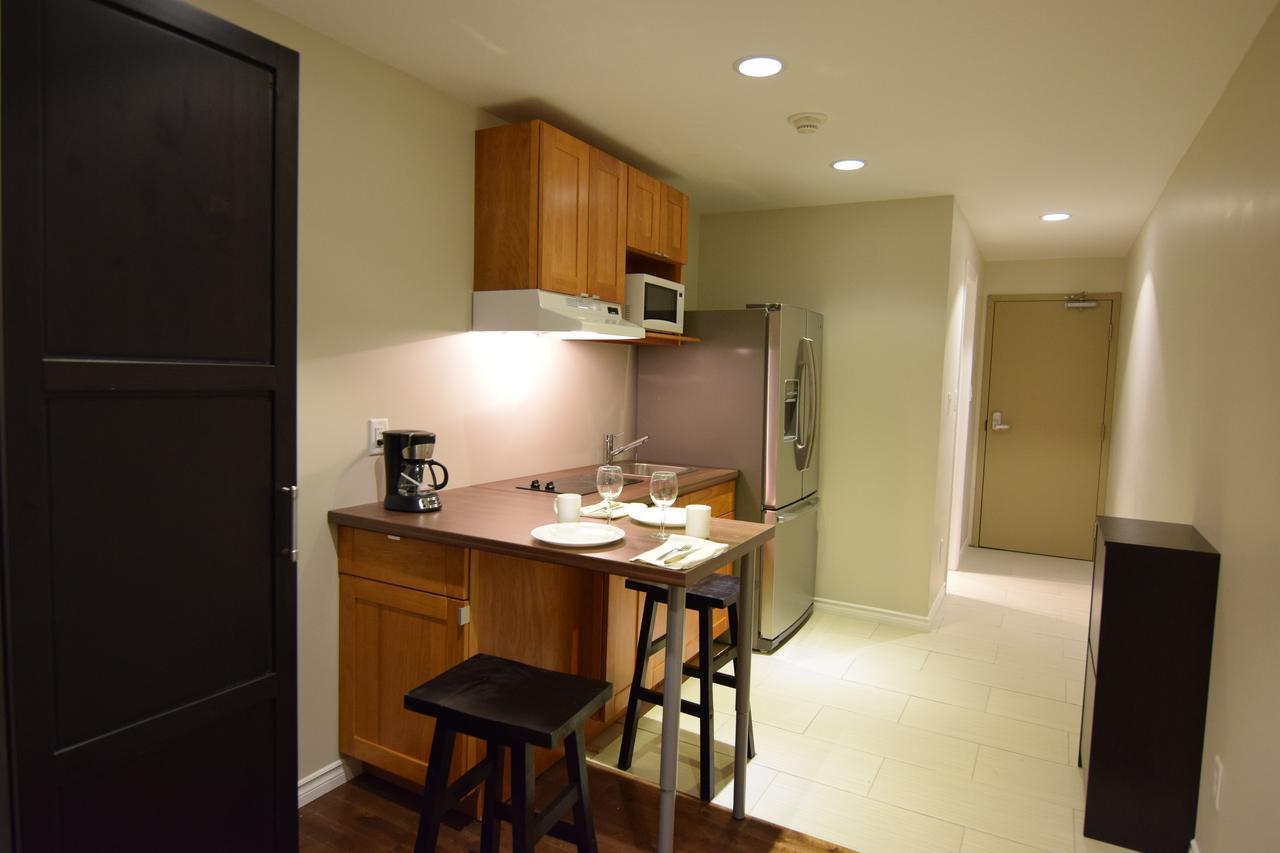 The Lion Inn & Suites Chetwynd Екстериор снимка